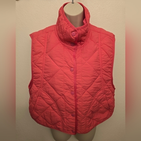 Love Tree Jackets & Blazers - NWT Love Tree Ultra Light Ladies Quilted Pink Vest